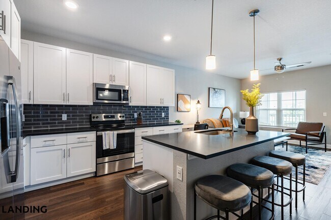 Building Photo - 918 Aventine Dr