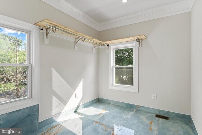 Building Photo - 3709 Forestdale Ave