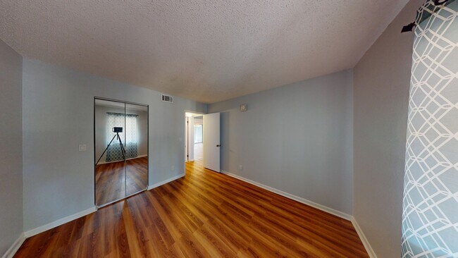Building Photo - Spacious 2Bed/ 2Bath Condo In Indigo Point - Daytona  *Large Screened In Patio * Water Included *...