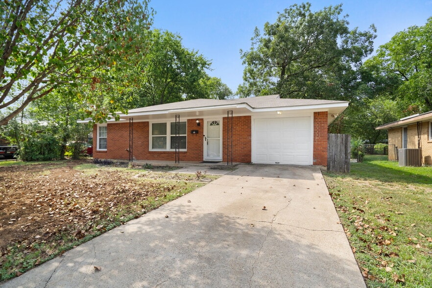 Building Photo - 6418 Onyx Dr N