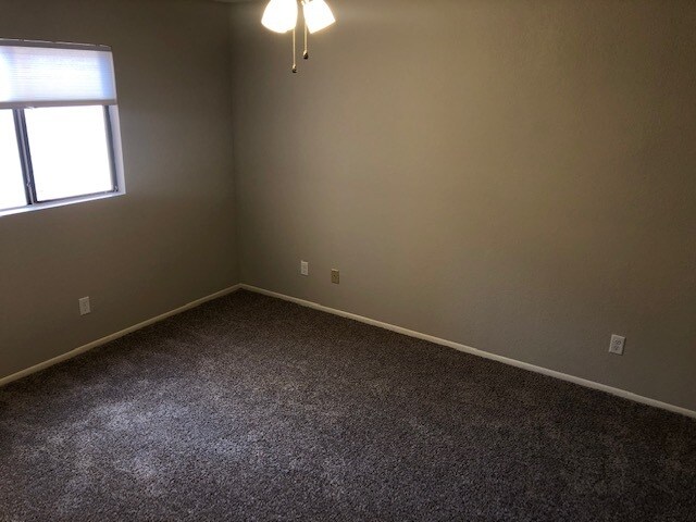 Building Photo - 1340 N Recker Rd