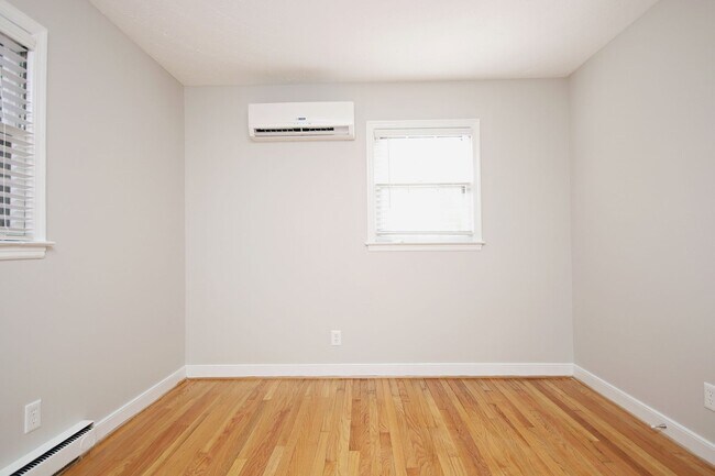 Building Photo - Nicely Updated Duplex Near UVA Medical Center
