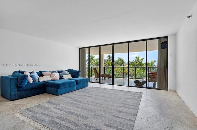 Building Photo - 2575 S Bayshore Dr