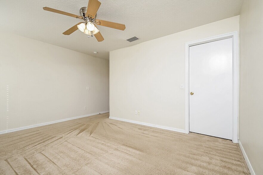 Building Photo - 11019 Golden Silence Dr