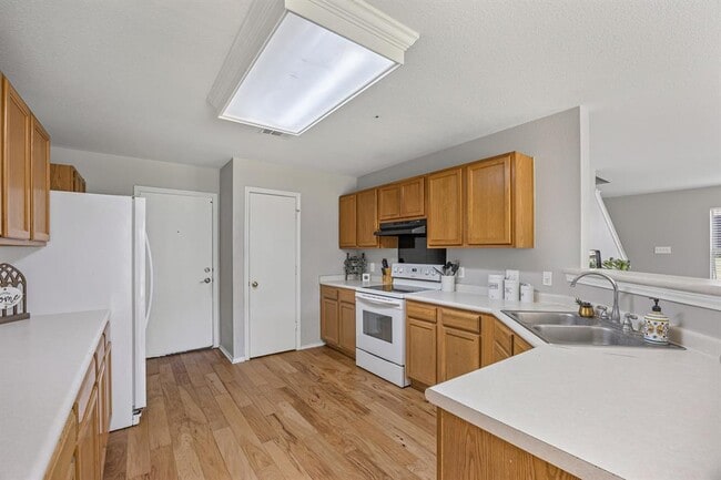 Building Photo - 2112 Perkins Pl