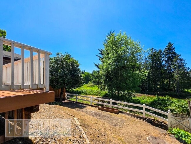 Building Photo - 503 SW 207th Ave