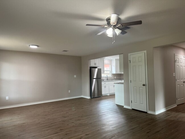 Building Photo - 4241 Green Grove Dr
