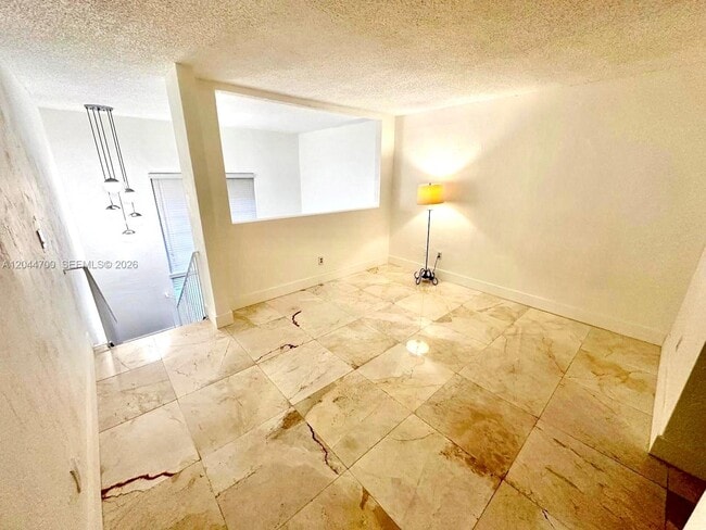 Building Photo - 10901 N Kendall Dr