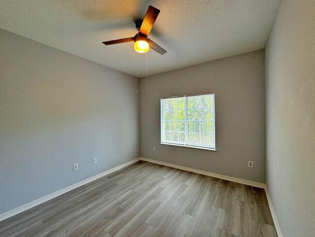 Building Photo - Updated 2BR/1BA Florida Club Condo! Available Soon!