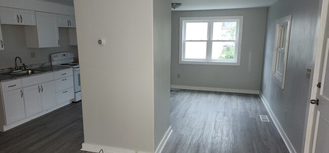 Building Photo - 54 Terrill St