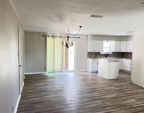 Building Photo - 209 Red Bird Ln