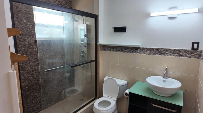 Building Photo - 600 NW 38th Ct