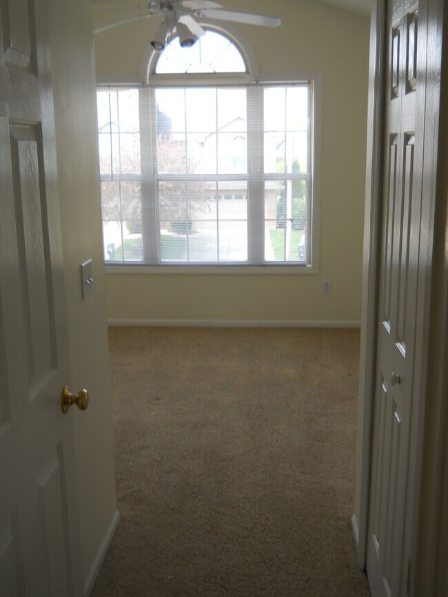 Building Photo - 981 Jasmine Dr