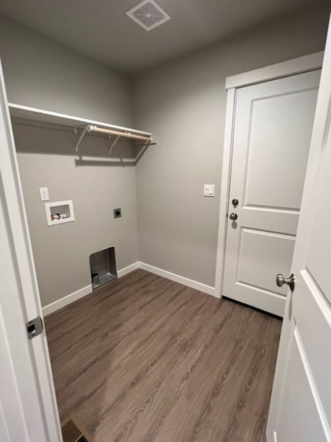 Building Photo - Luxury 3 bedroom, 2 bath home with double garage!