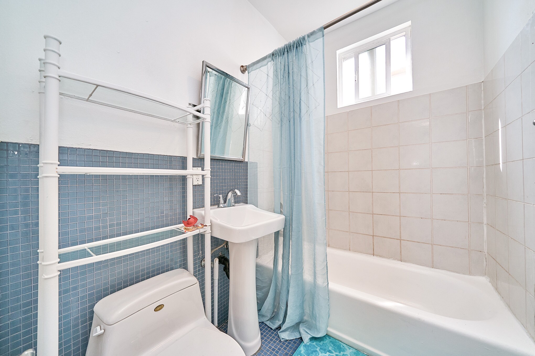 Building Photo - 1447 S Holt Ave