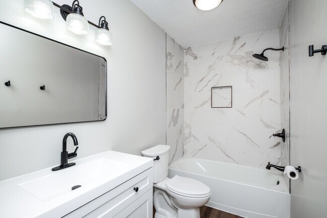 Building Photo - 886 Linworth Road East