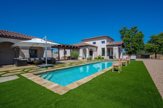 Building Photo - AVAILABLE NOW - Furnished Luxury Wine Coun...