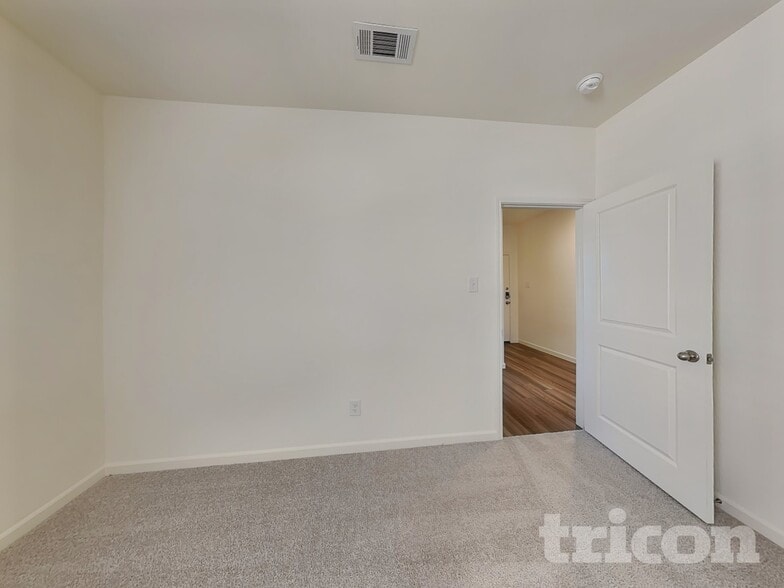 Building Photo - 12645 Big Rnch Rd