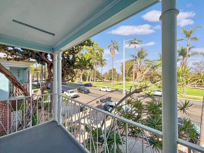 Building Photo - Charming 1BD/1BA Condo in Hillcrest W/ Sha...