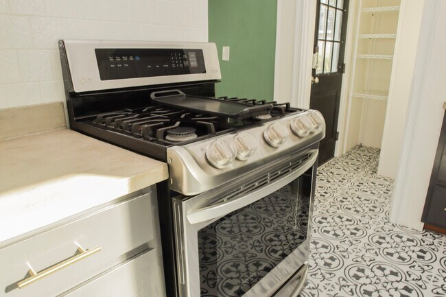 Kitchen - IMG 3 - 8 Richdale Ave