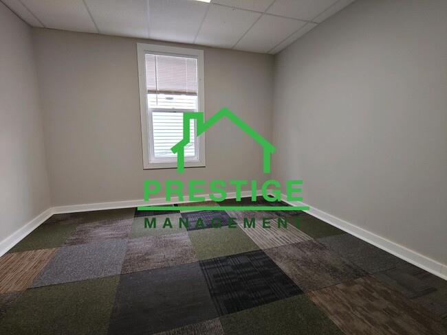 Building Photo - 2 Bedroom Apartment In East Chicago