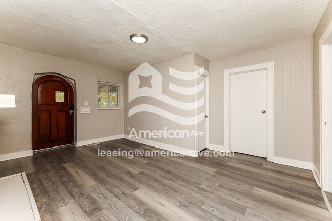 Building Photo - 921 Dennison Ave