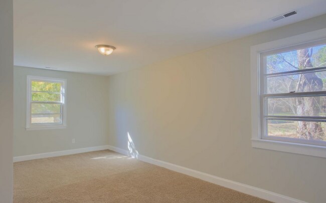 Building Photo - "Charming 3-Bedroom Home on Wilmington Hig...