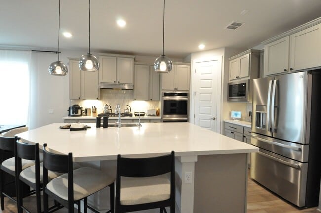 Building Photo - Gorgeous Home with Green Belt view!