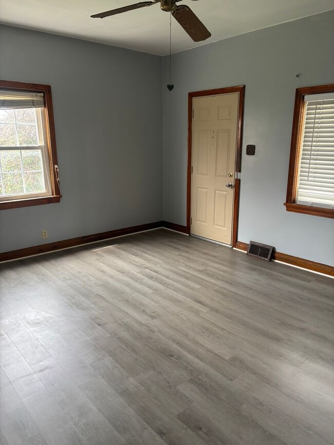 Building Photo - 712 E Reynolds St