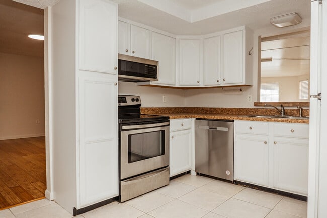 Building Photo - 410 Tanglewood Dr