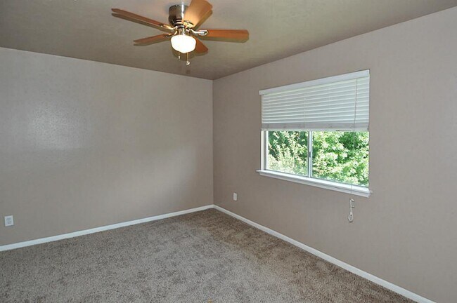Building Photo - 23119 S Waterlake