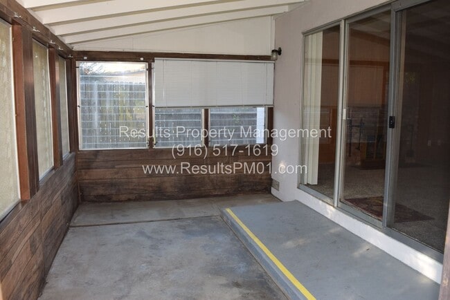 Building Photo - Adorable 3 Bedroom On tree line Street