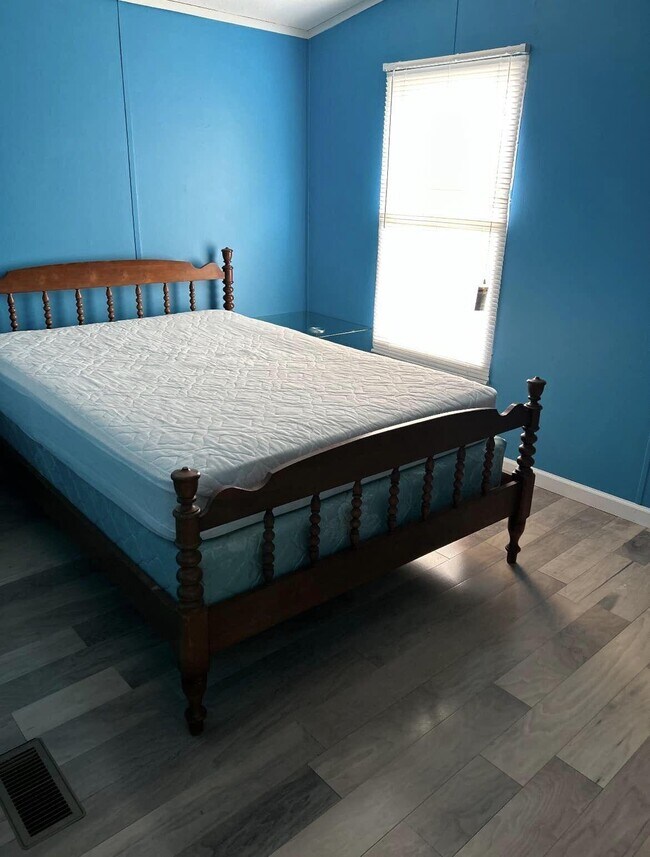 Building Photo - 732 Paradise Island Dr