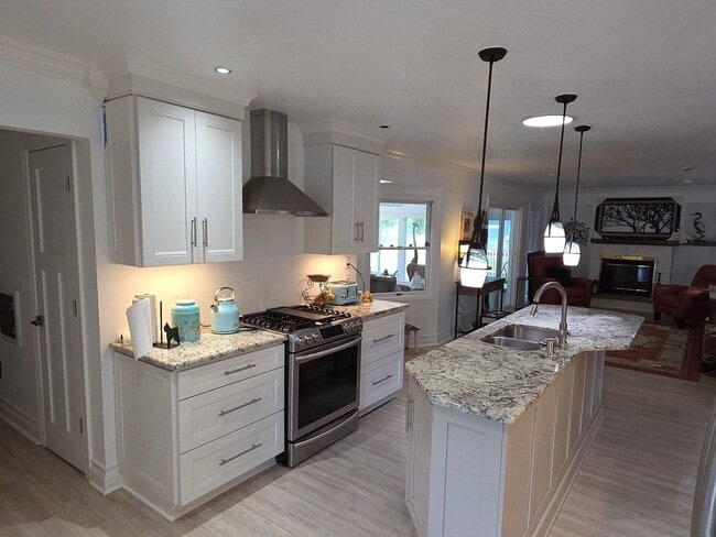 Building Photo - Updated 3 bedroom 2 bathroom Oak Creek ranch