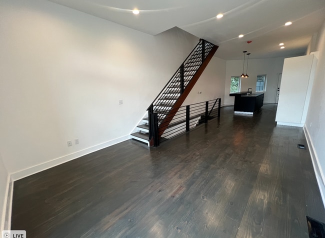 Building Photo - Stunning 3 bedroom, 2 bath Townhouse in Alta Vista Development