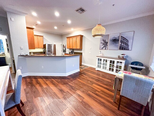 Building Photo - 3 Bed/ 2.5 Bath Pet Friendly Home!