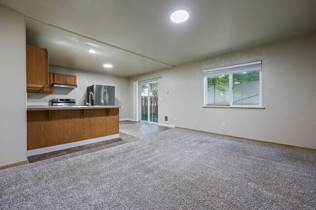 Building Photo - 4bed/2.5 Bathroom house - SE Portland