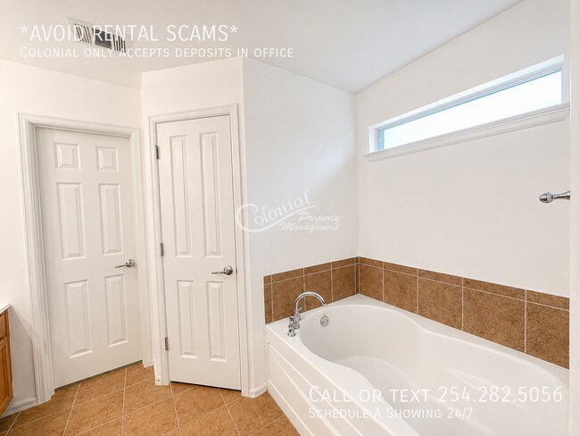 Building Photo - 789 Kingfisher Ln