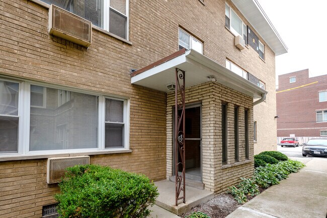 Building Photo - 1032 W Washington Blvd