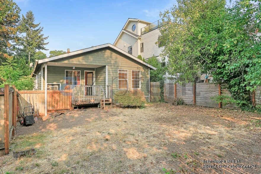 Building Photo - 5536 27th Ave NE