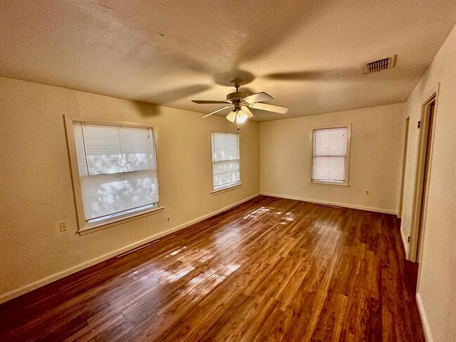 Building Photo - 931 Cheatham St