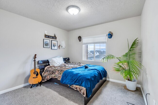 Building Photo - 3357 N 150 W