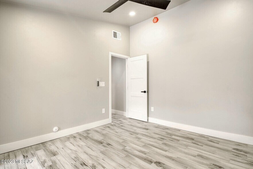 Building Photo - 892 E Glenn St