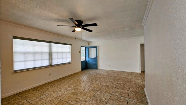 Building Photo - 1150 Bayshore Dr