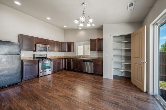 Building Photo - 3 bed 2 bath Rancher, Landings Community, CDA