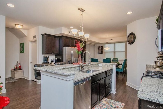 Building Photo - 1220 Diamond Court