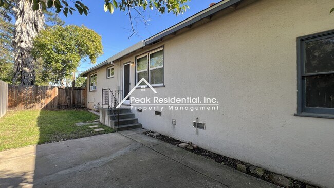 Building Photo - Charming Arden Area 2bd/1ba Duplex!