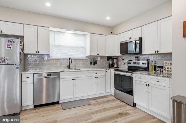 Building Photo - 114 Grandview Ave