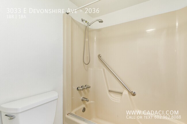 Building Photo - 3033 E Devonshire Ave