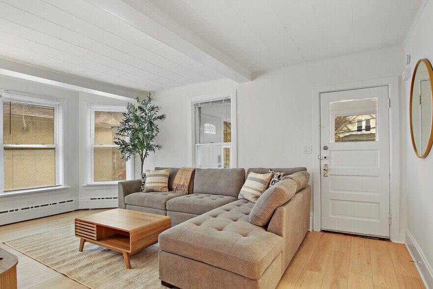 Building Photo - 1516 Lee St